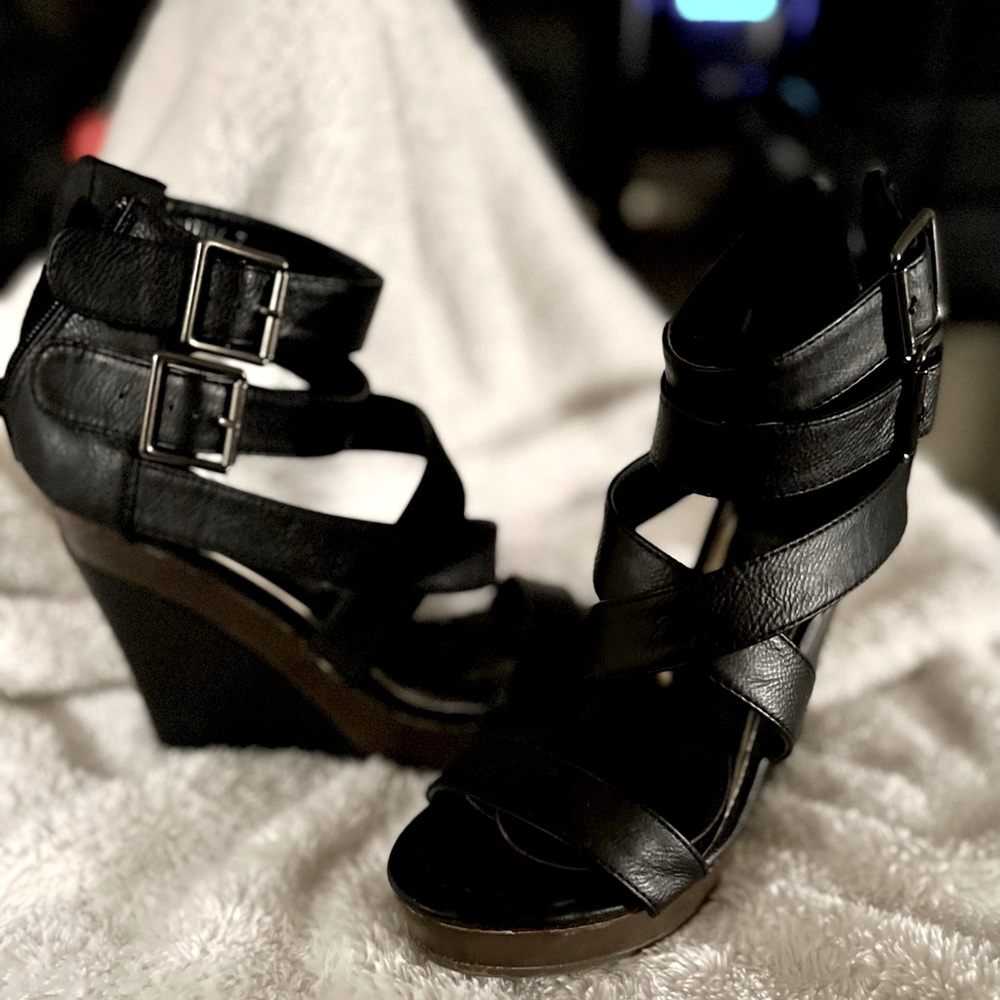 Bucco Capensis “Litty” wedge heel
